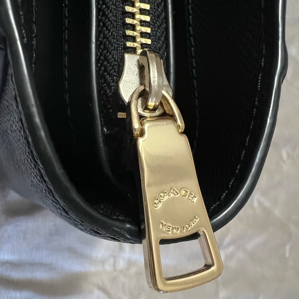Coach Addison Tote - black crossgrain leather - Picture 4 of 16